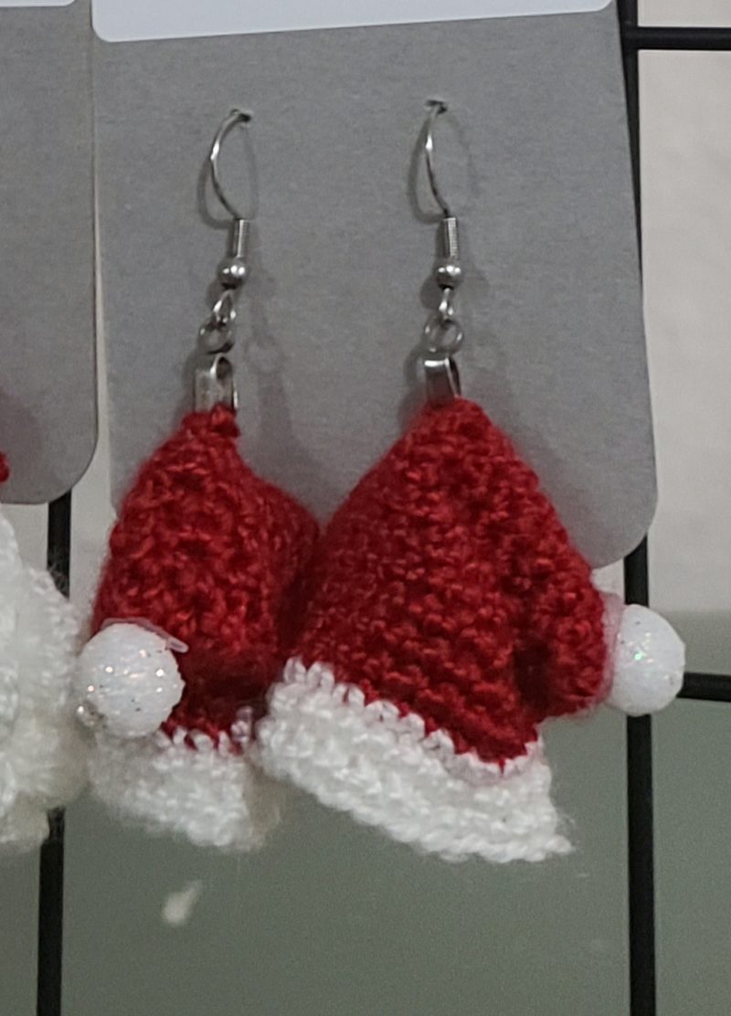 Santa Claus hat crochet earrings aretes de gorrito de Santa claus